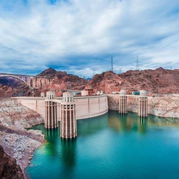 Landscape photo of the hoover dam in Nevada