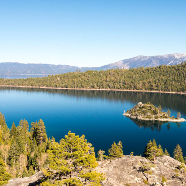 Lake Tahoe in California is a breathtaking destination for small group tours. Nestled amidst the captivating Sierra Nevada Mountains, this picturesque lake offers a serene escape within close proximity to Yosemite National Park. Explore the enchant