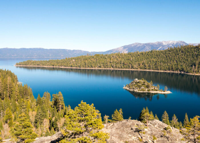 Lake Tahoe in California is a breathtaking destination for small group tours. Nestled amidst the captivating Sierra Nevada Mountains, this picturesque lake offers a serene escape within close proximity to Yosemite National Park. Explore the enchant