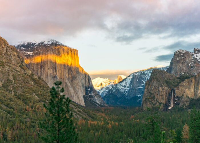 Yosemite National Park in California is a breathtaking destination perfect for exploring on small group tours.