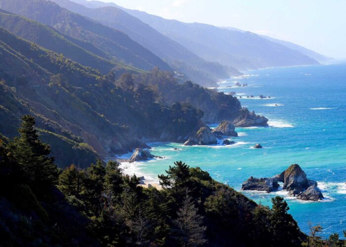 Big Sur, California is a stunning destination for small group tours. Experience the beauty of this iconic coastal region, just a short drive from bustling San Francisco. Discover breathtaking views, rugged cliffs,