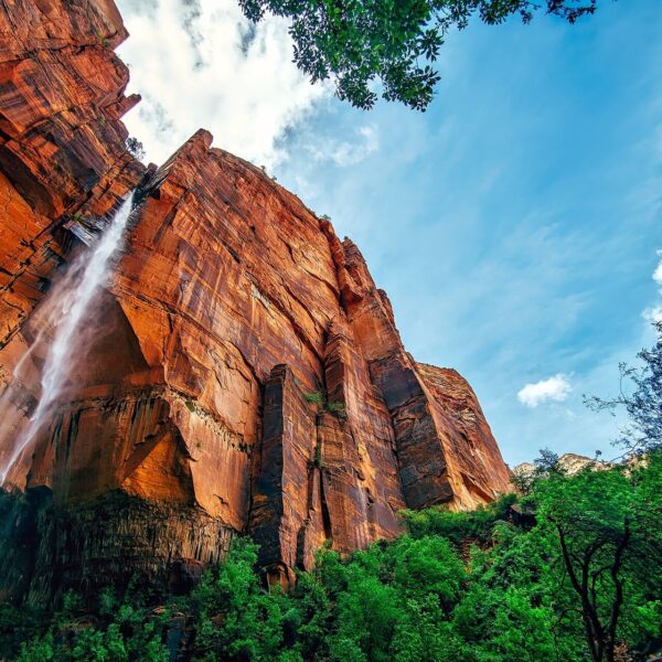 Explore the stunning beauty of Zion National Park with our small group tours. Experience the breathtaking landscapes and iconic views that make Zion National Park a must-visit destination. Immerse yourself in nature