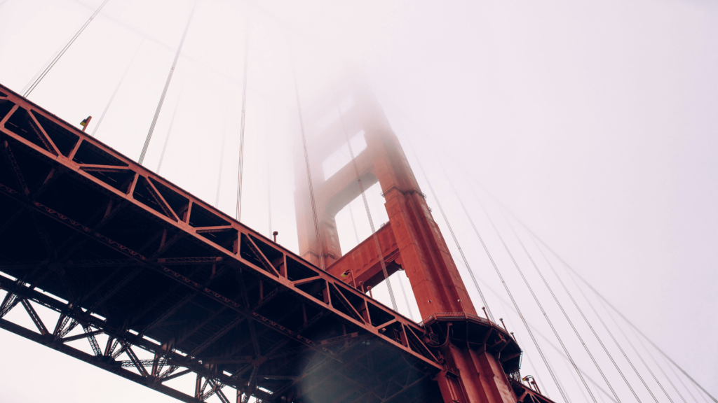 A bridge with a bridge in the fog.